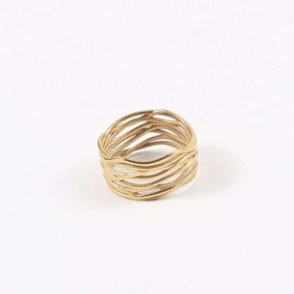 Gold color delicate statement ring - Picture 2 of 4